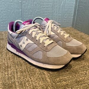 Saucony Women’s Gray & Purple Classic Shadow Sneakers - size 10
